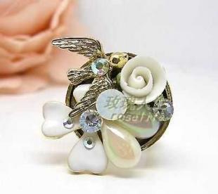 0法國JULIE正品戒指白薔薇幸運(yùn)草_禮品、工藝品、飾品_世界工廠網(wǎng)中國產(chǎn)品信息庫