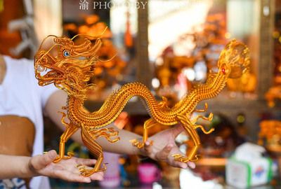 江西一位小伙用金屬絲制作工藝品,月入萬元,供不應(yīng)求